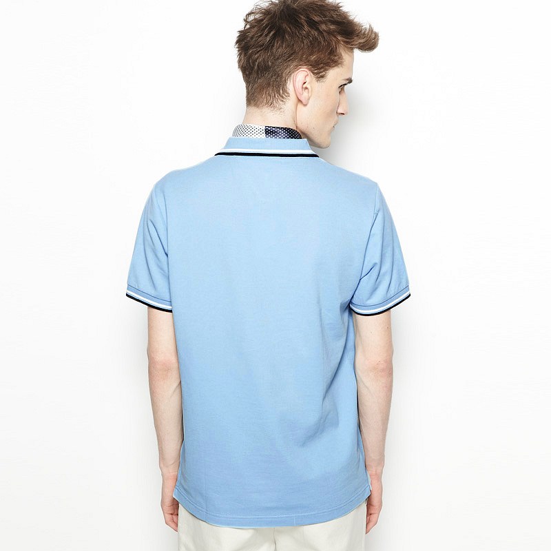 天藍(lán)色短袖T恤衫